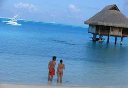 couple-ocean.jpg